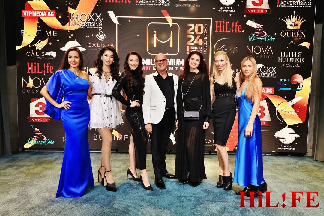 Отличените пред стената на наградите